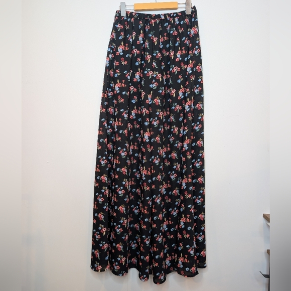 Hollister Women's Medium High Waisted Black Floral Pleated Flowy Pant - Picture 3 of 11